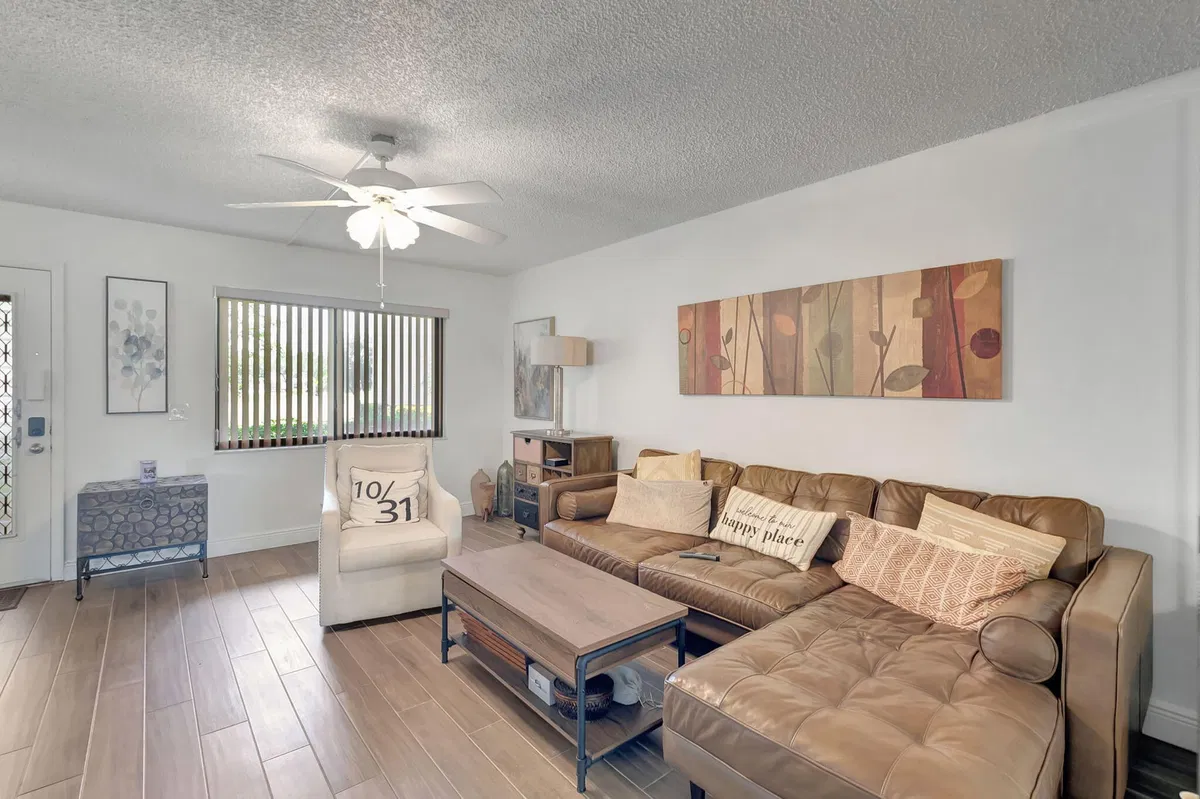 Residence photo 16