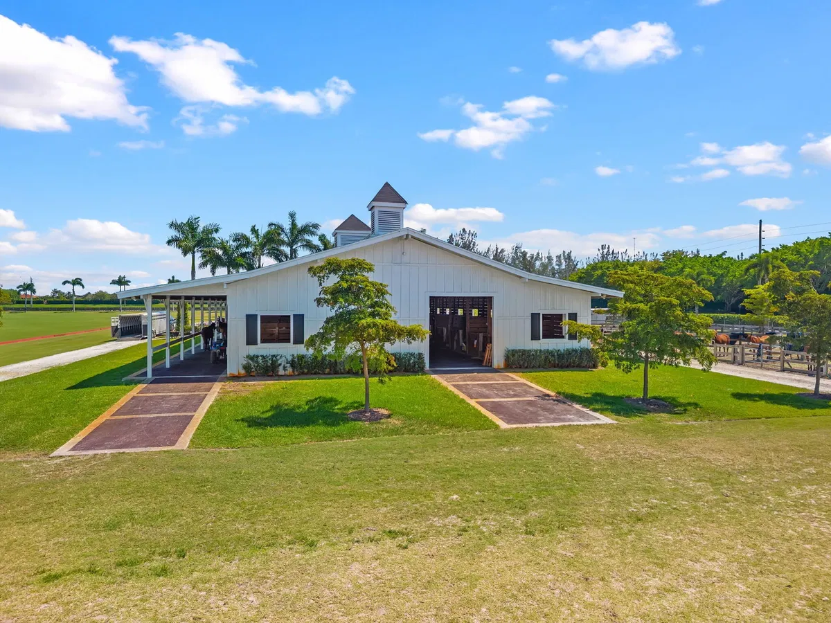 Residence photo 4