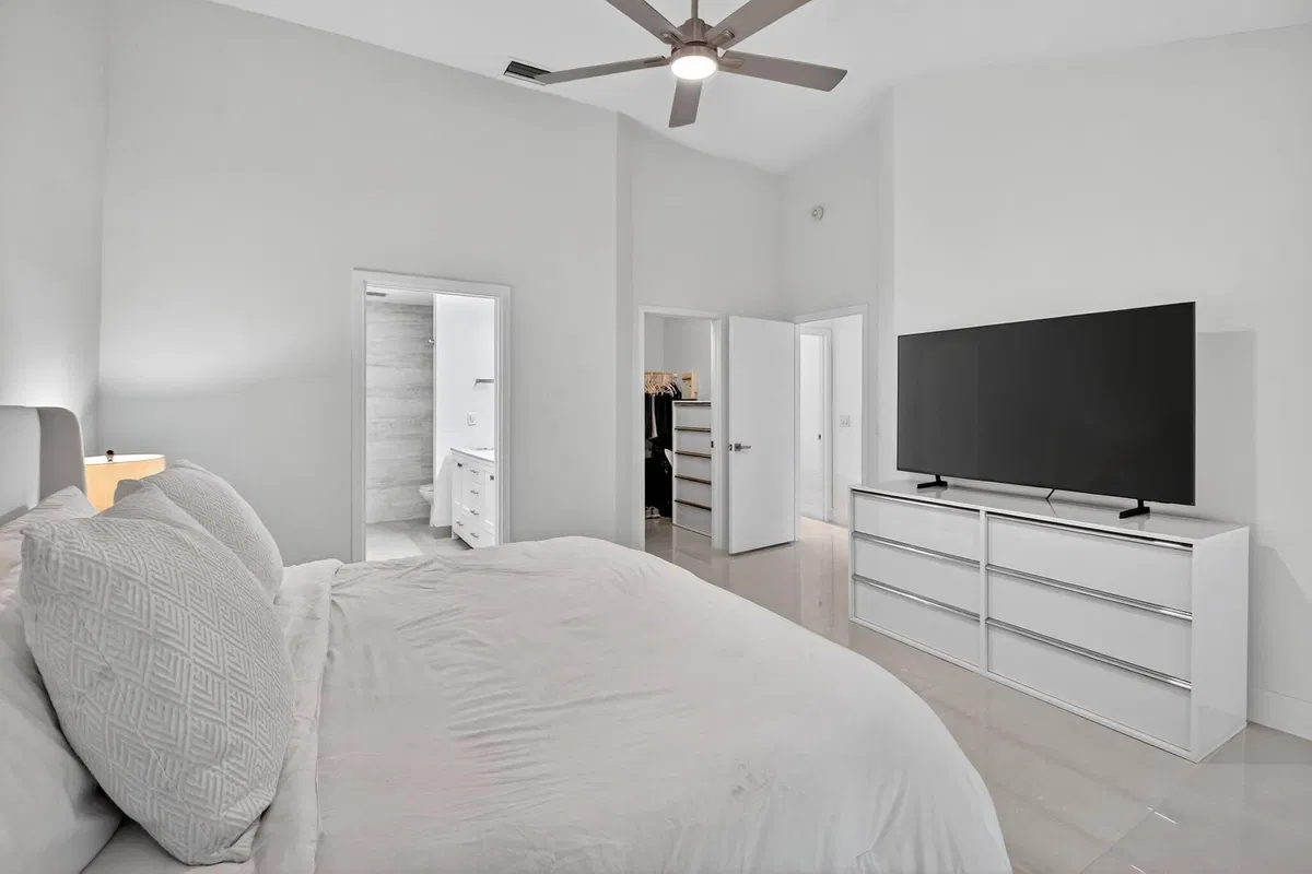 Residence photo 16