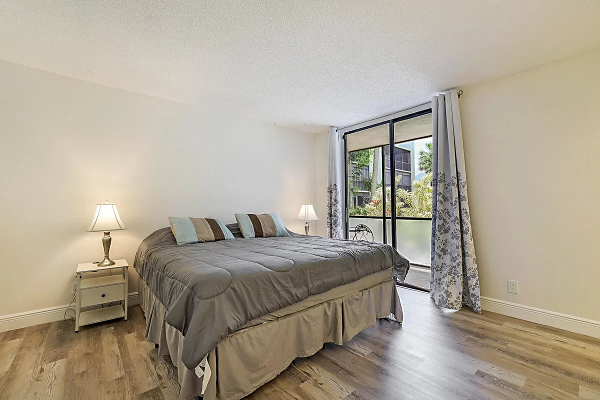  Unit 117 photo 13