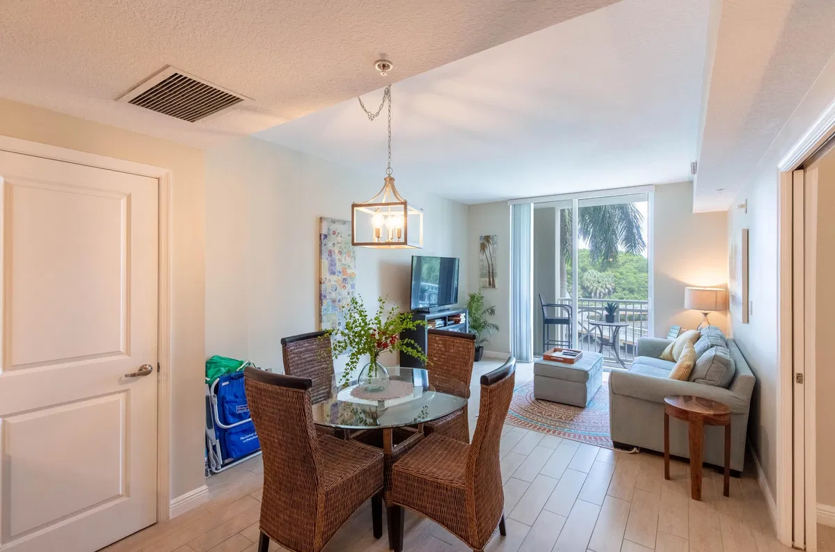  Unit 209s photo 10