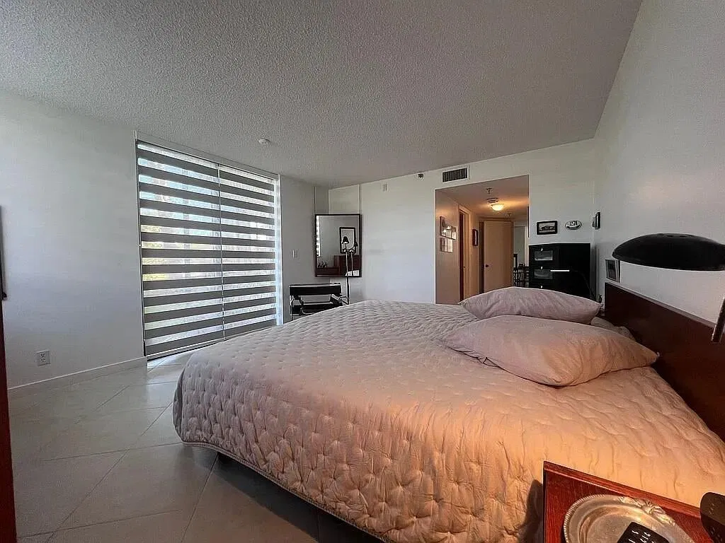 Unit 105 photo 28