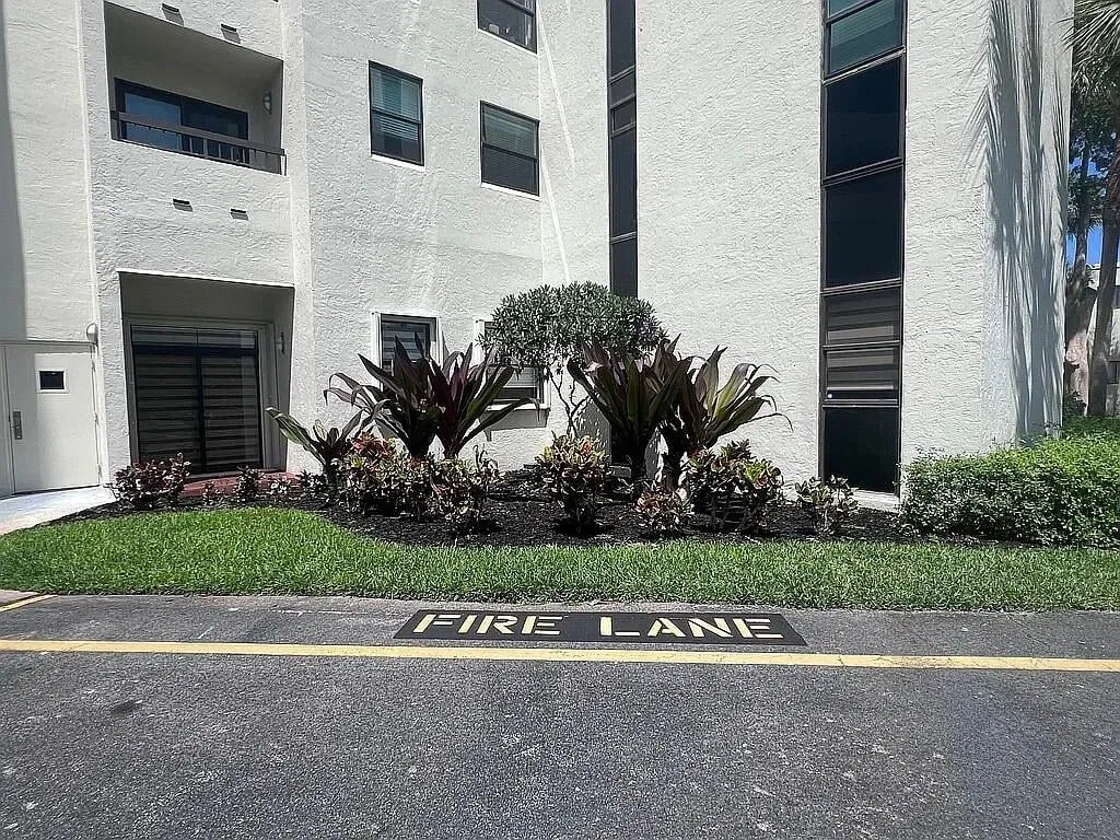 Unit 105 photo 34