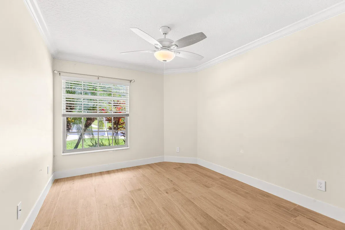 Residence photo 19