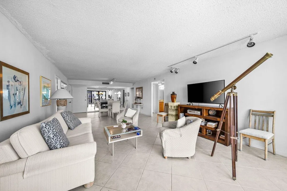 Unit 6150 photo 7