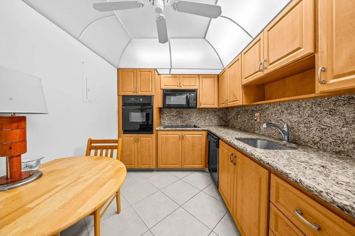 Unit 6150 photo 10