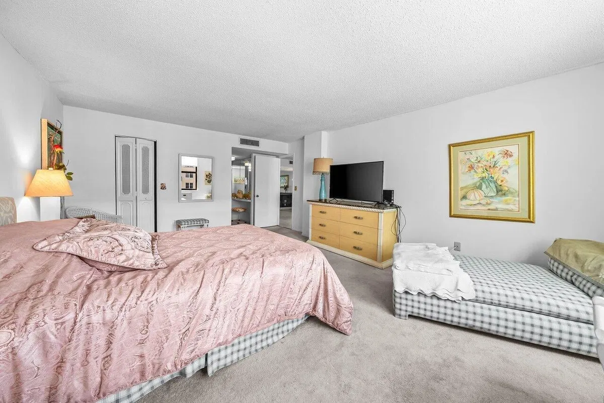 Unit 6150 photo 13