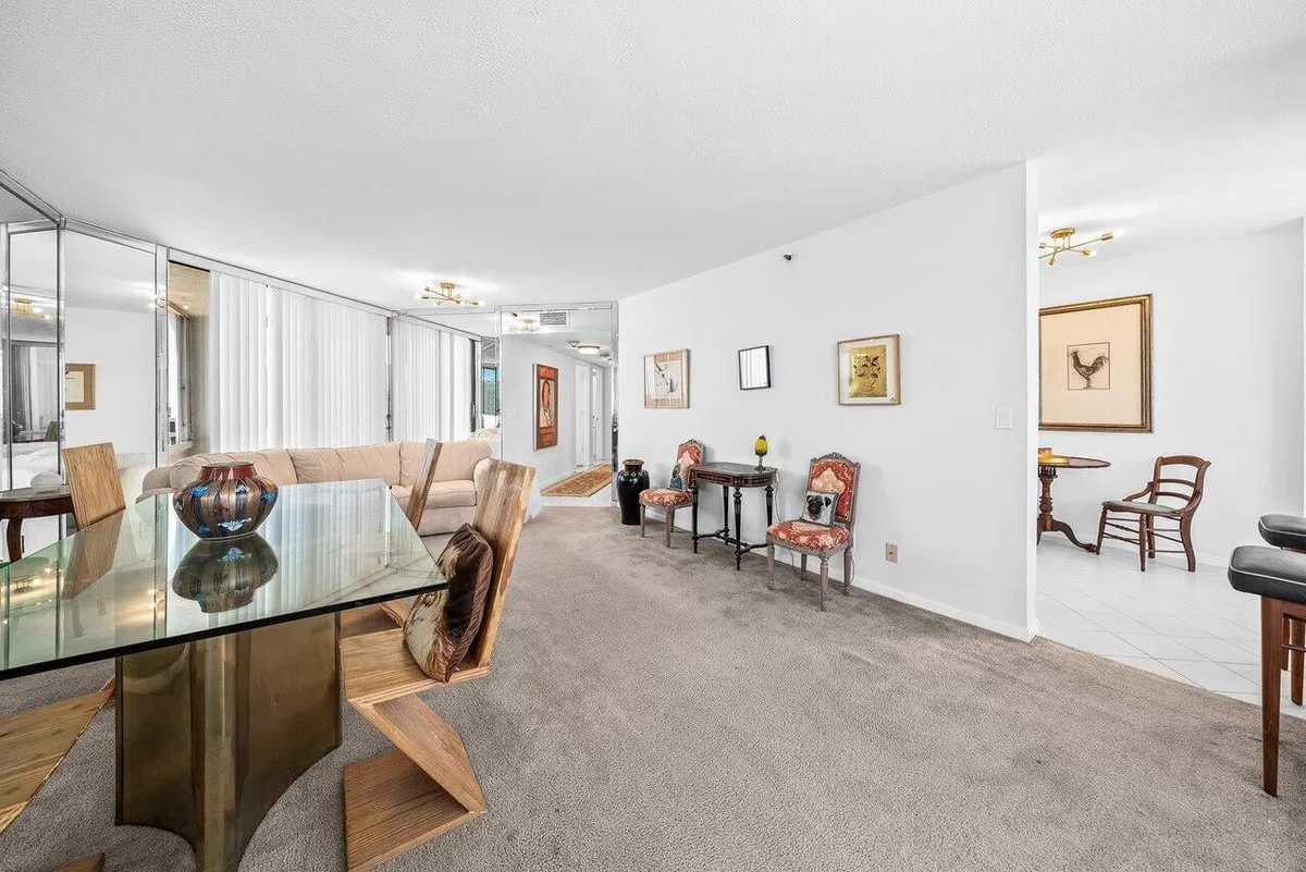 Unit 809 photo 7