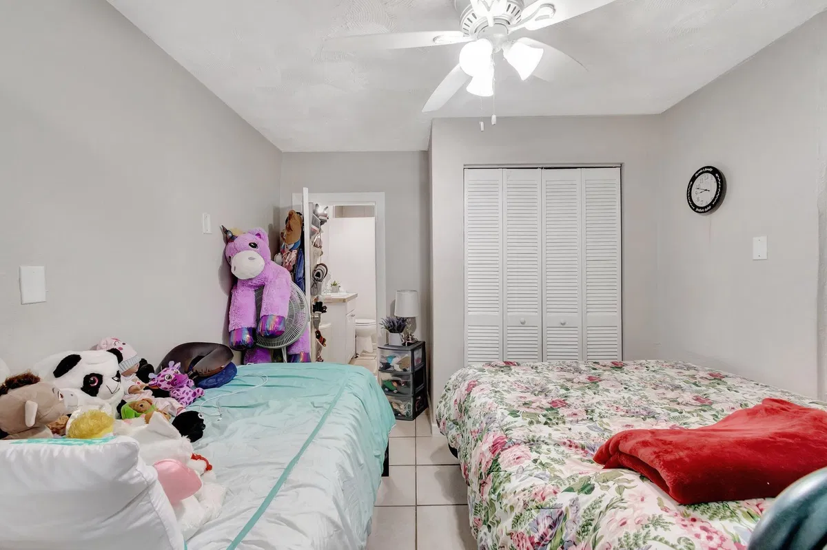  Unit A photo 19