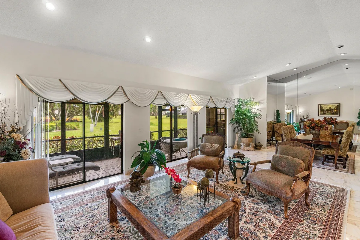 Residence photo 4