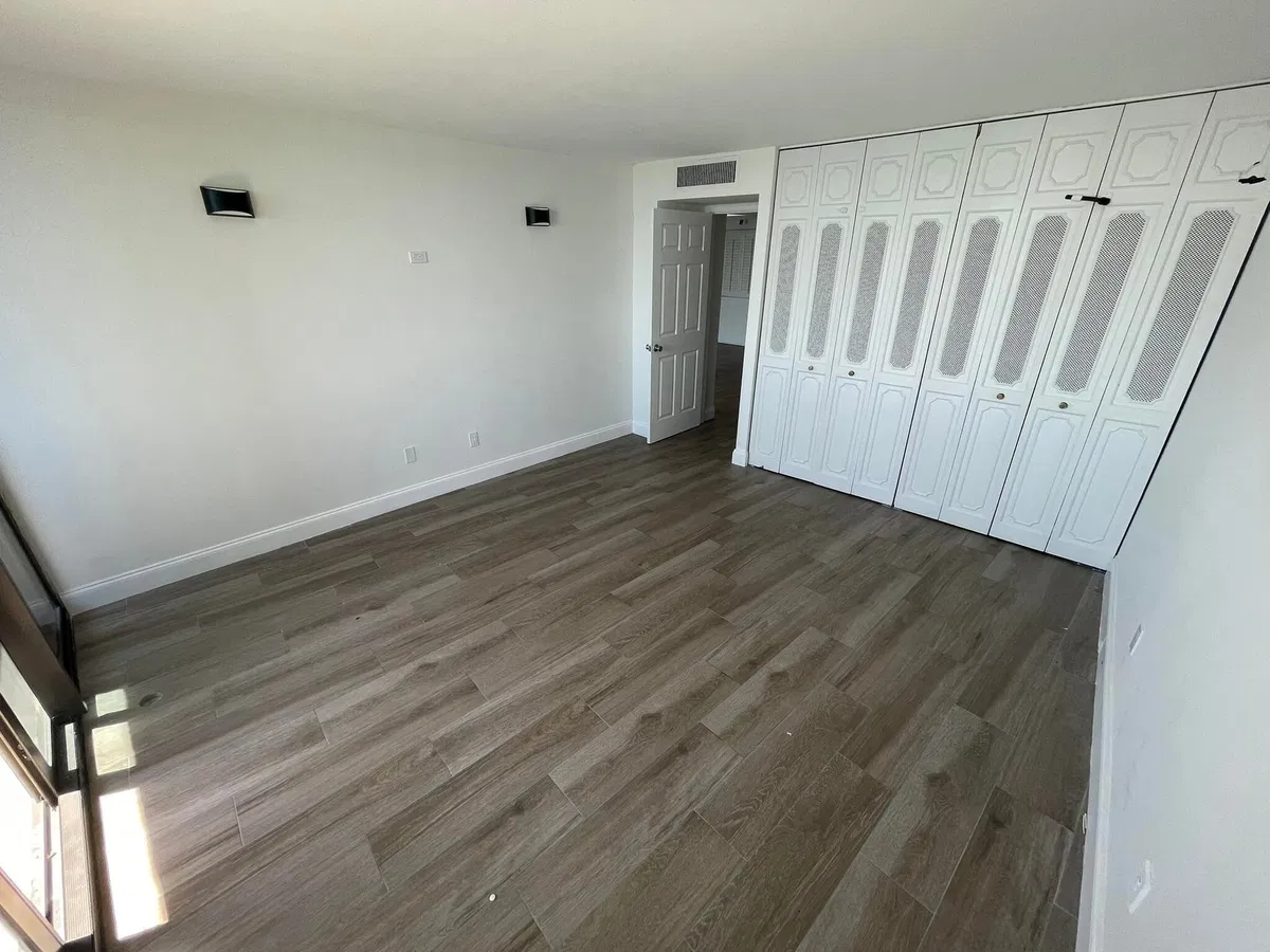 5200 N Flagler Unit 2004 photo 13