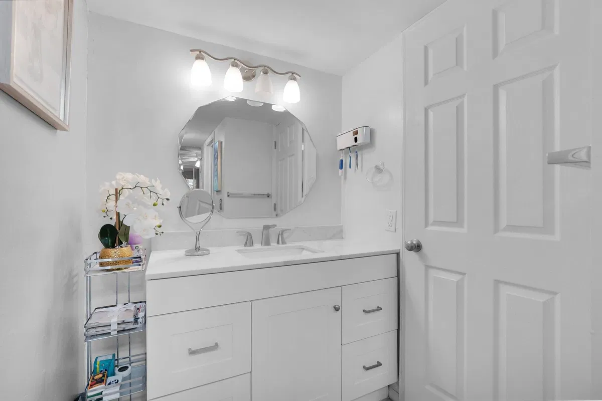 Unit 305 photo 16