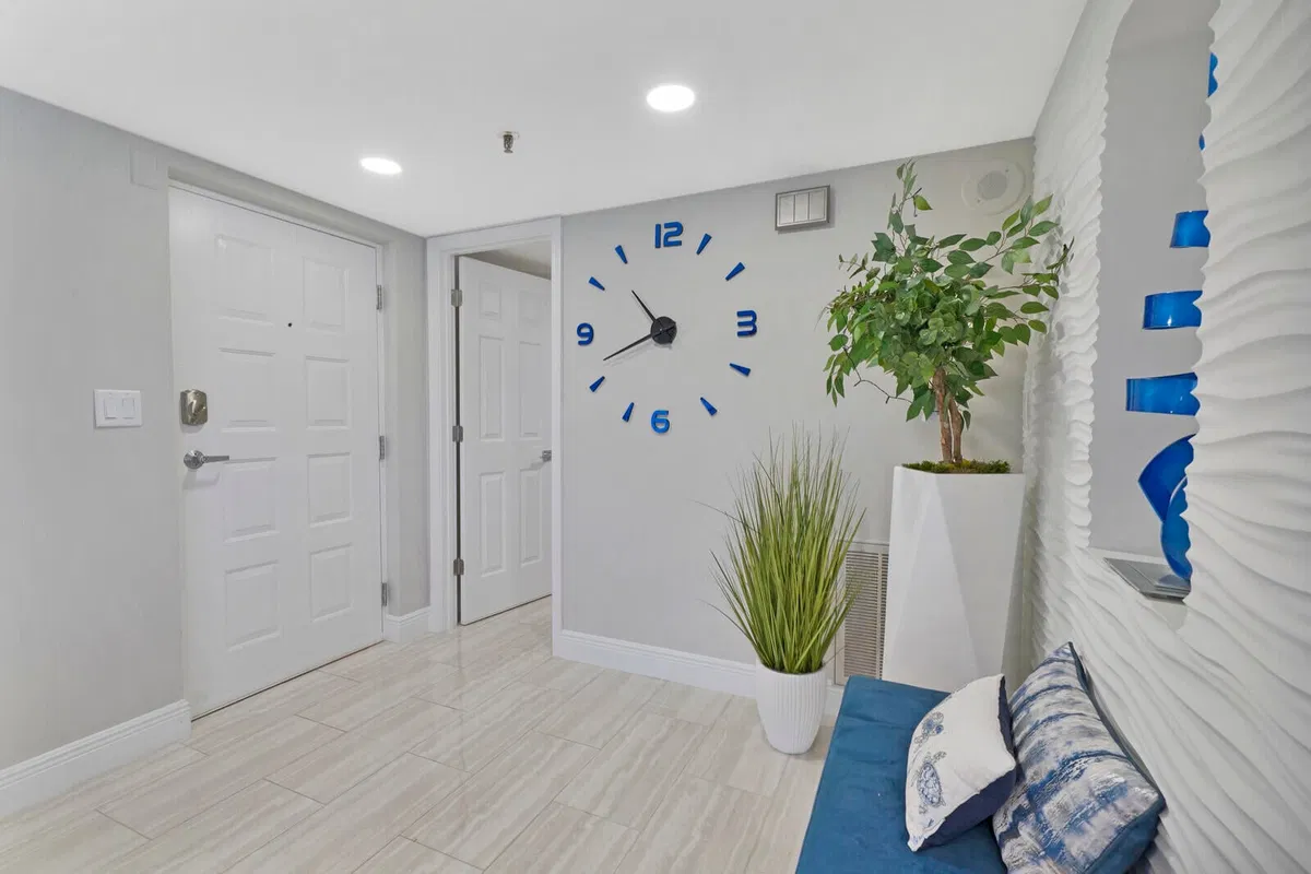 Unit 512 photo 19