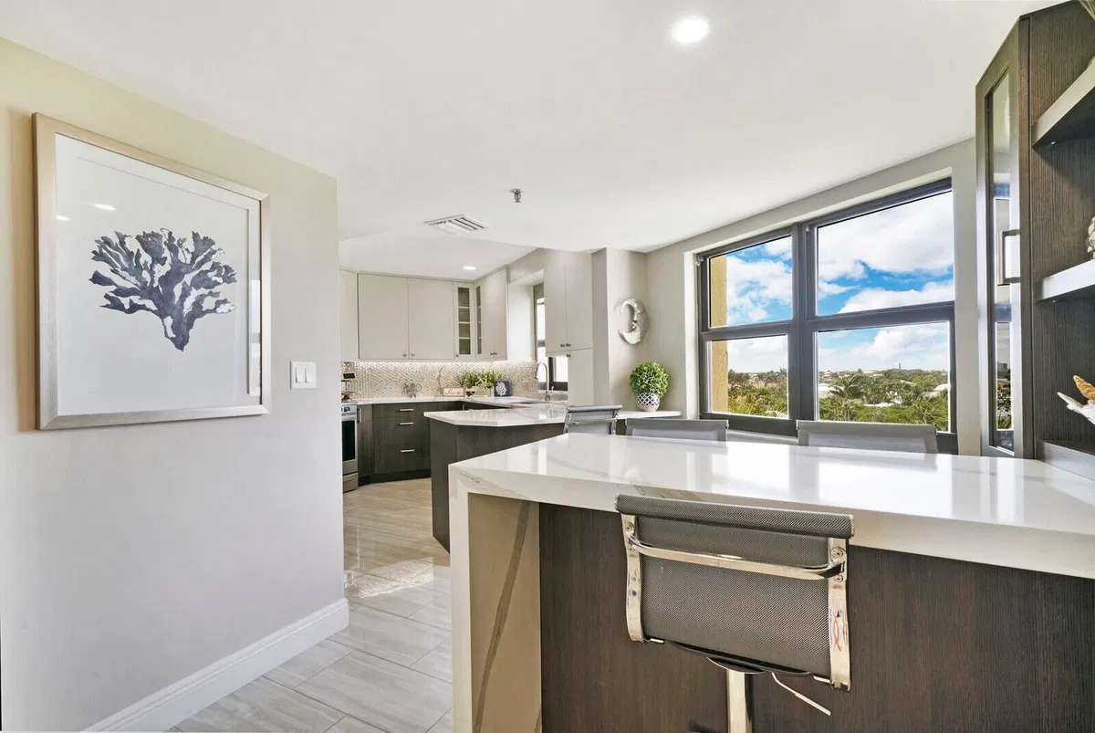 Unit 512 photo 22