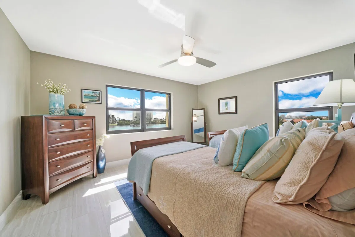 Unit 512 photo 37
