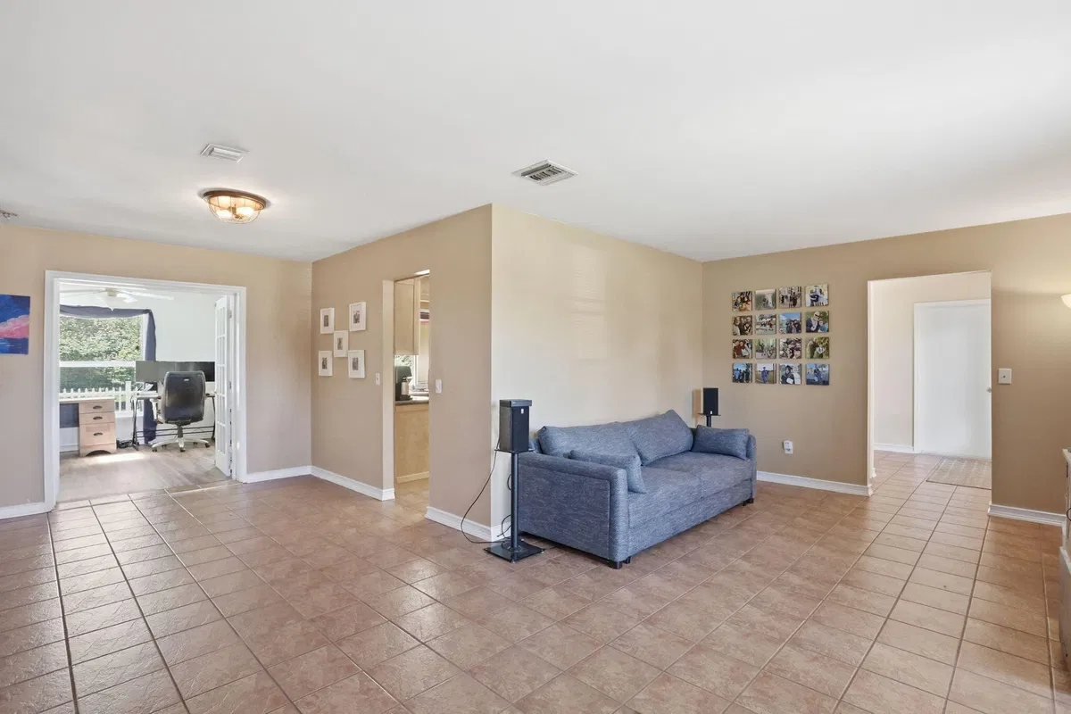 Residence photo 16