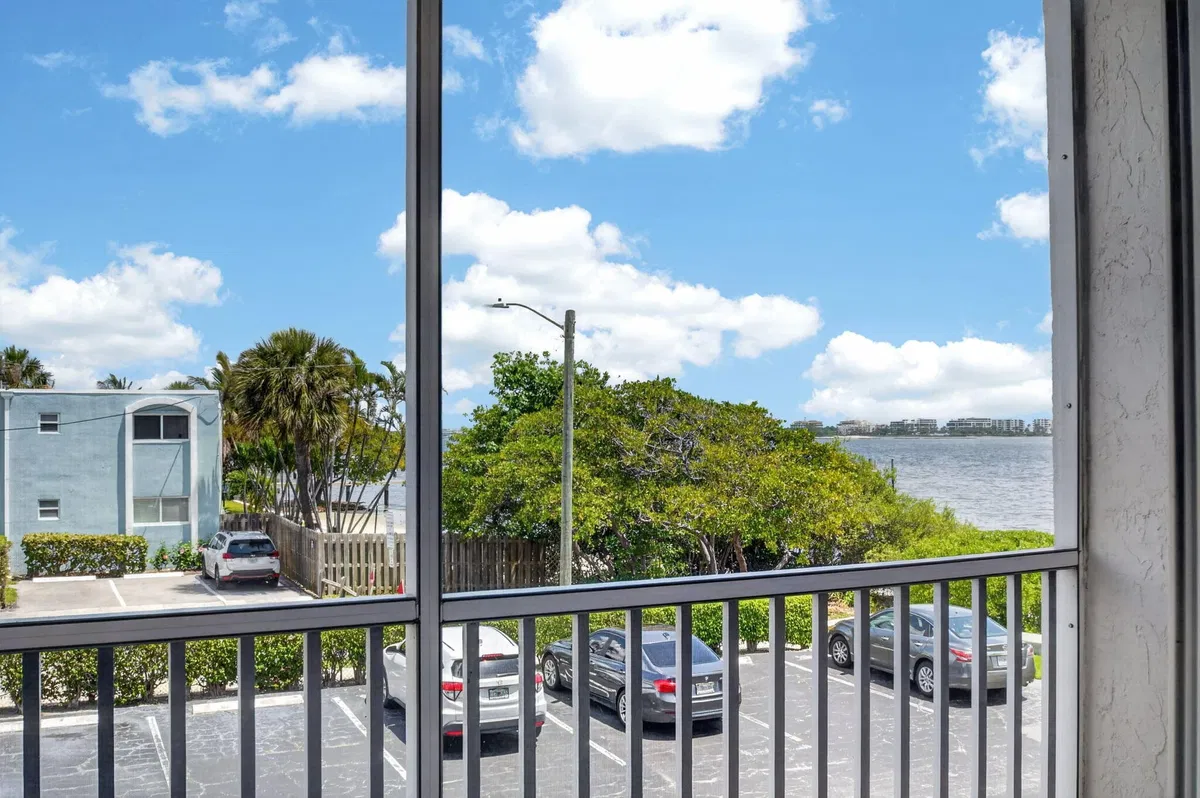 Lakeside Arms Lake Worth Unit 214 photo 22