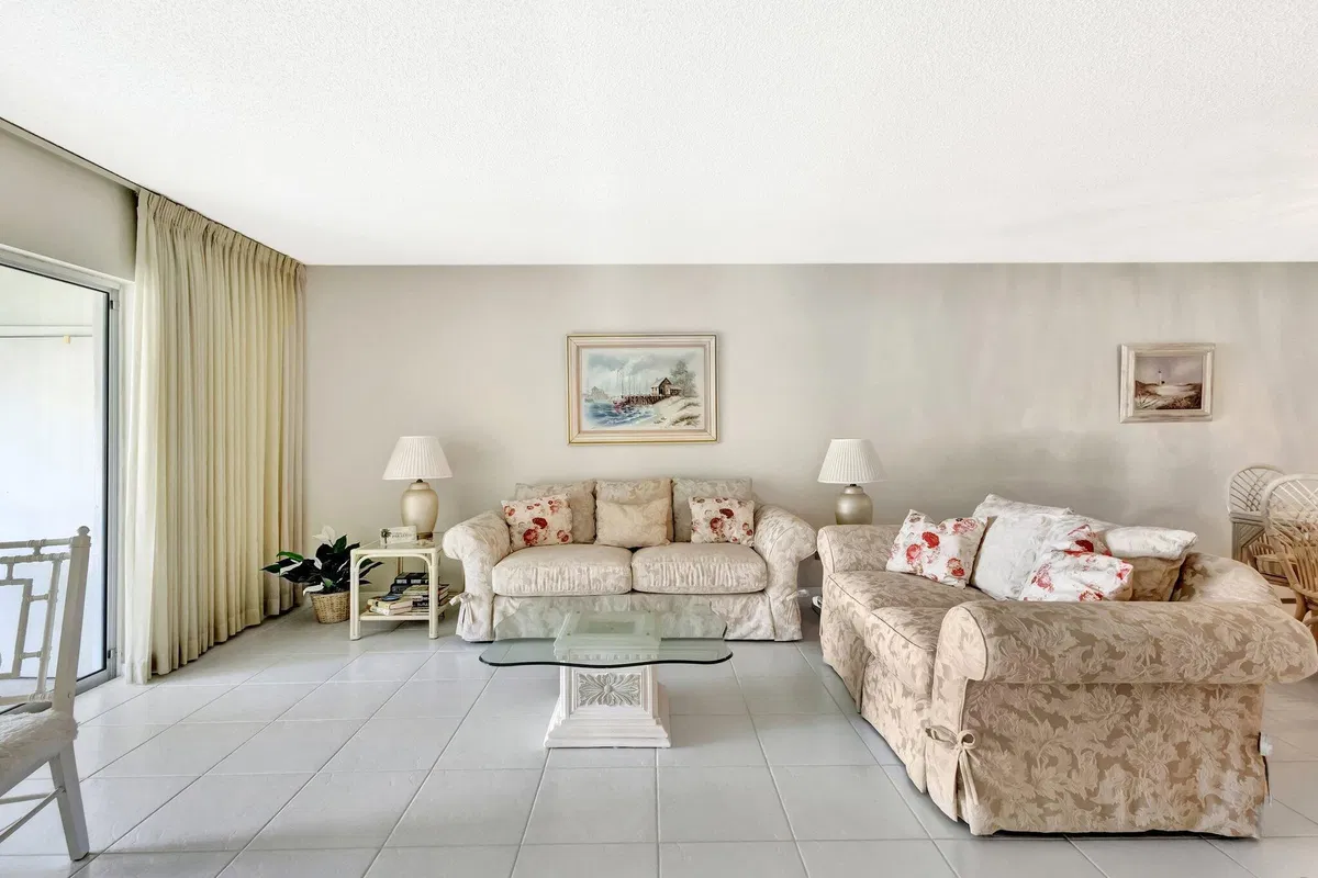Unit 211 photo 10