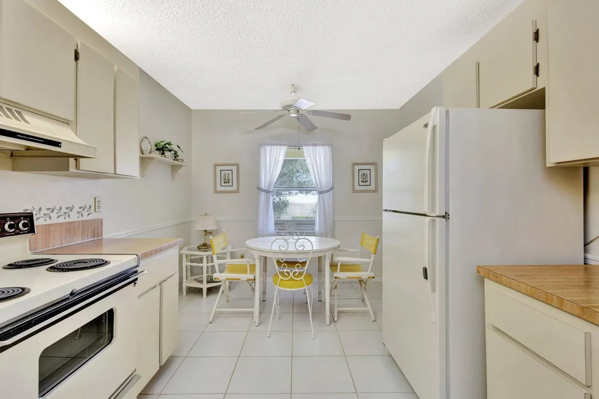 Unit 211 photo 13