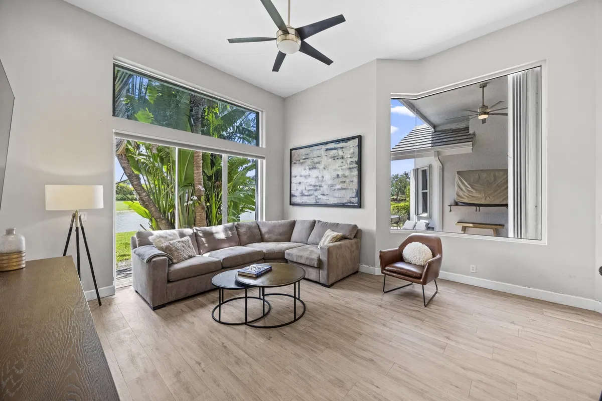 Woodfield Country Club Residence photo 13