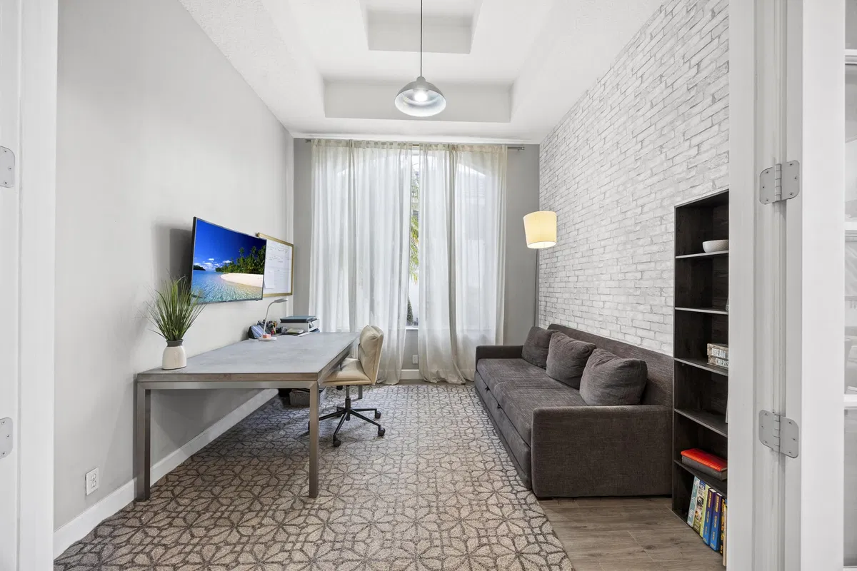 Woodfield Country Club Residence photo 25