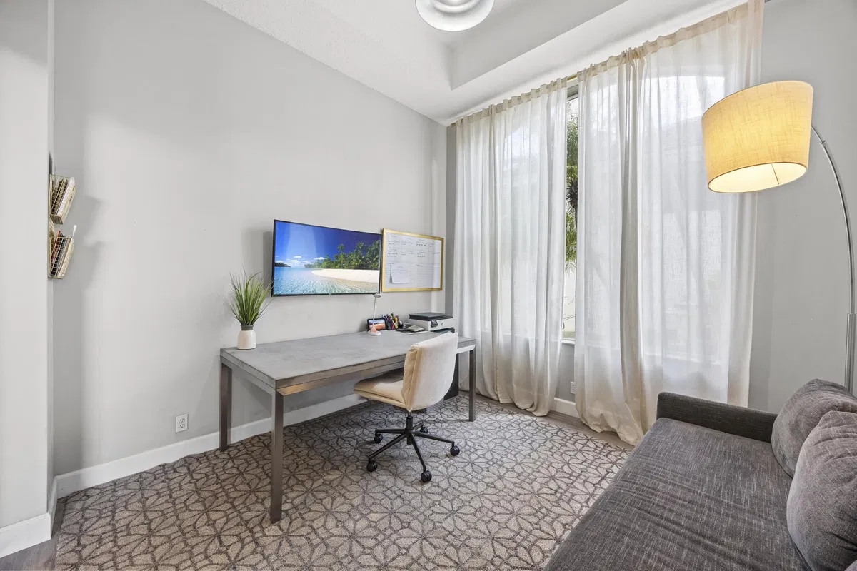 Woodfield Country Club Residence photo 28