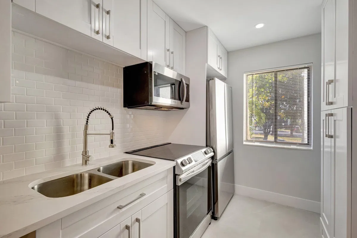 Unit 208 photo 7