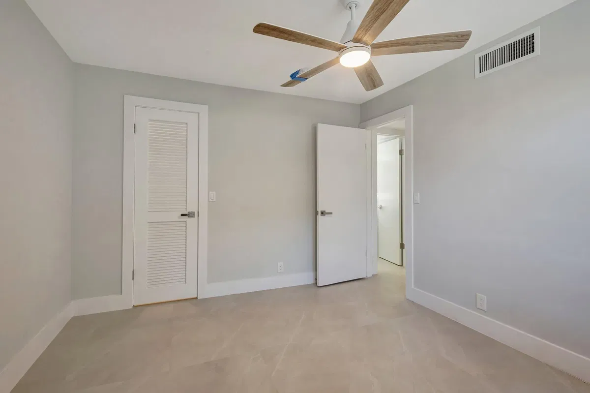 Unit 208 photo 13