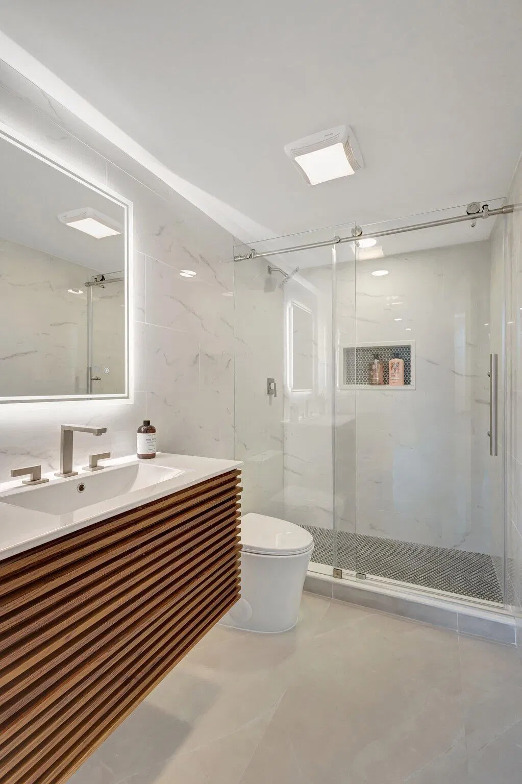 Unit 208 photo 16