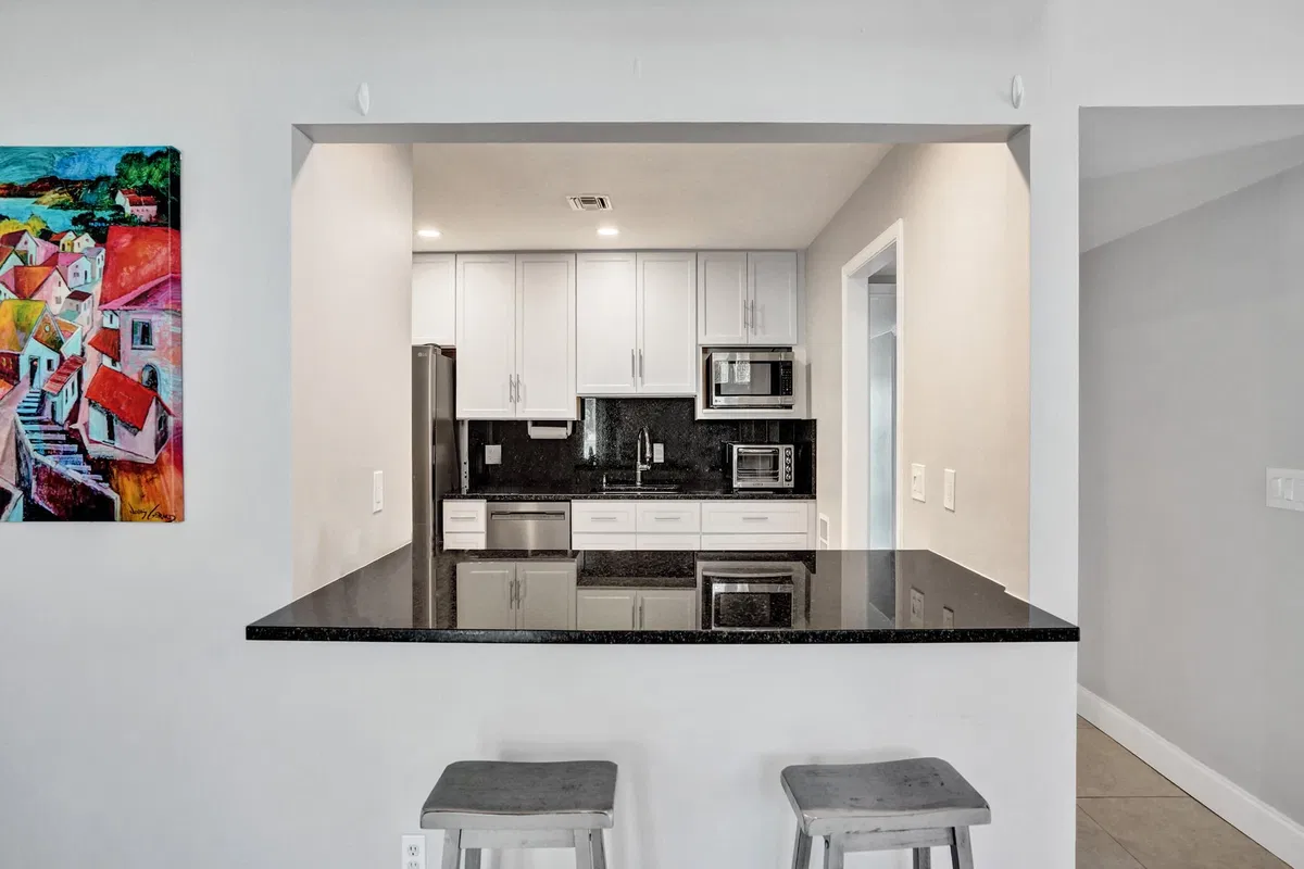 Unit Unit 101 photo 16