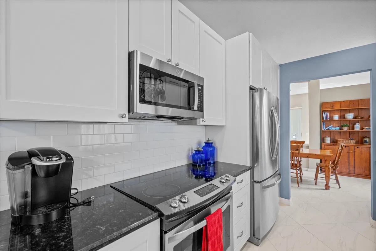 Residence photo 16
