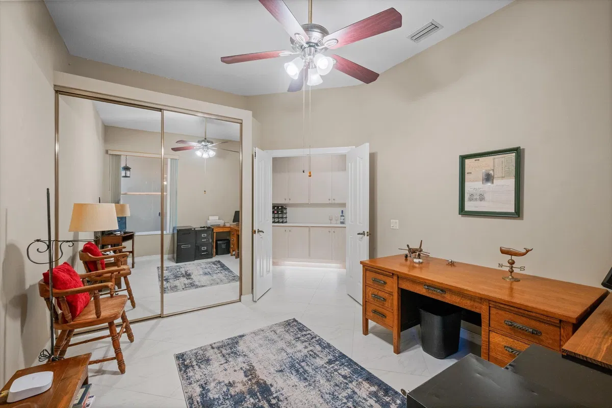 Residence photo 25