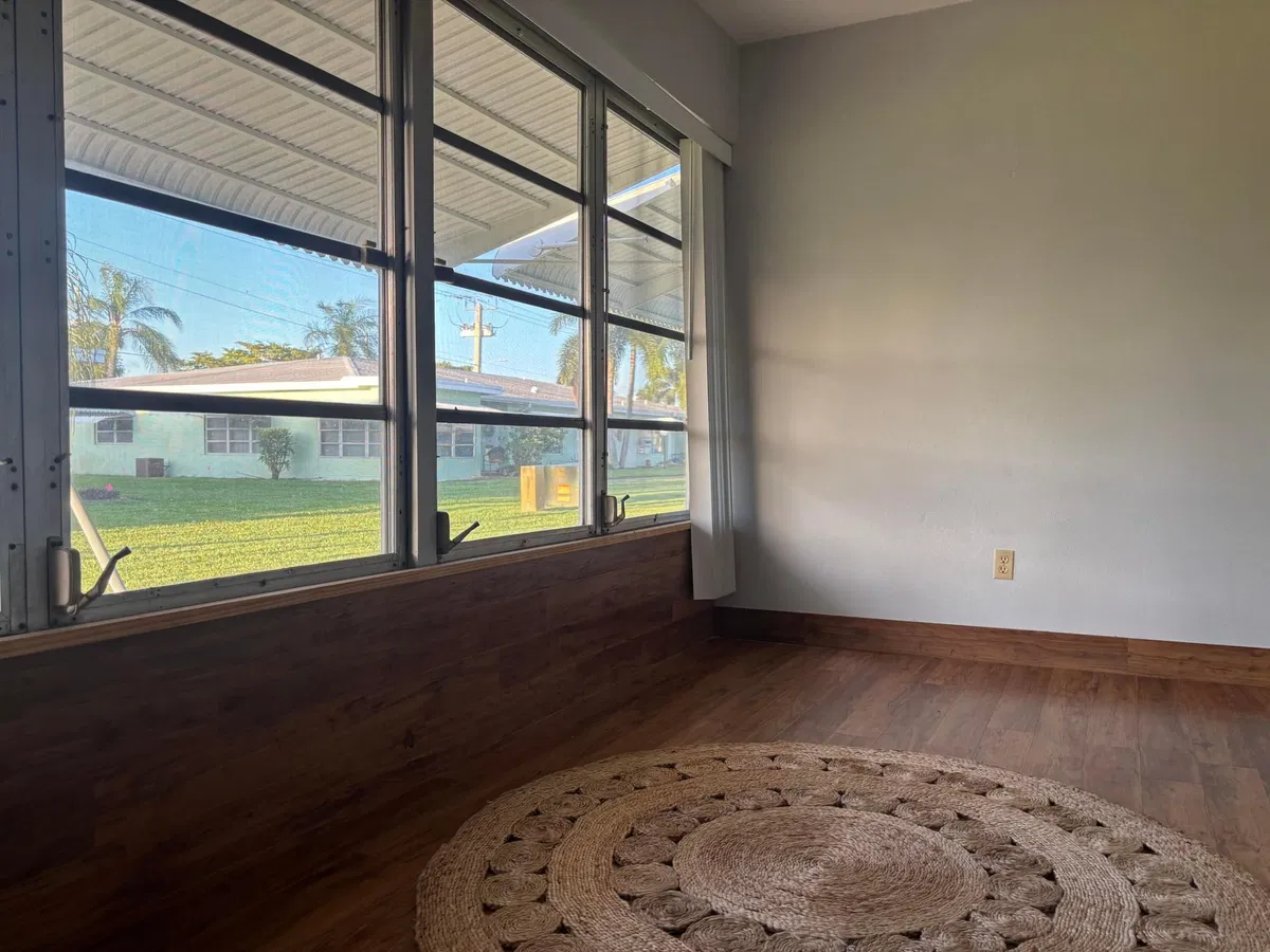Unit C photo 25