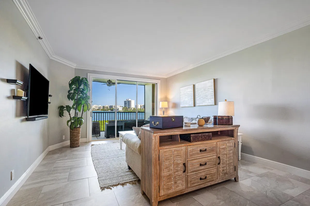 Unit 204 photo 10