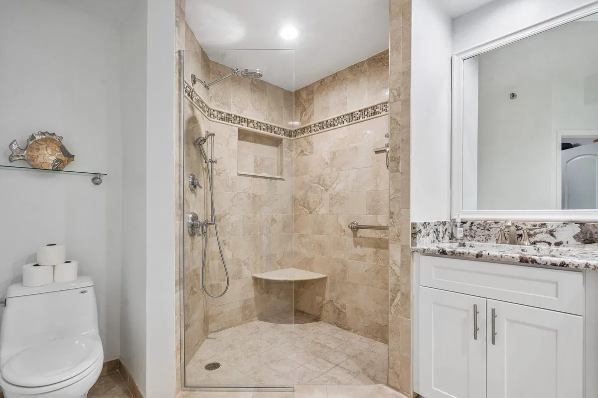 Unit 204 photo 19