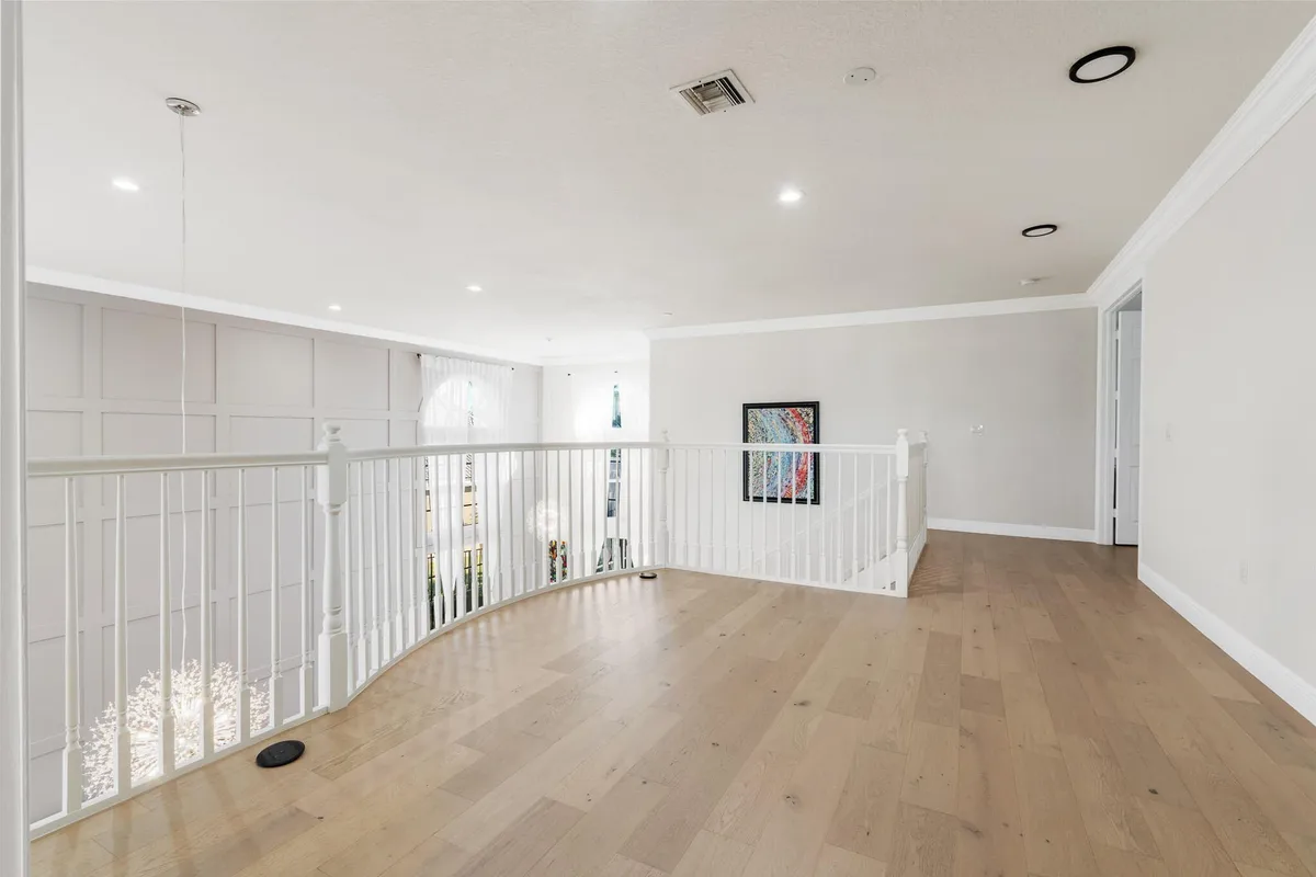 Residence photo 73