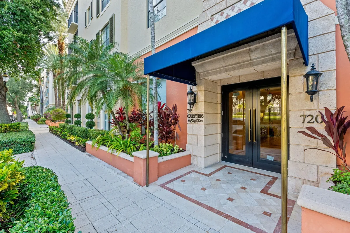 Courtyards in Cityplace Unit 106