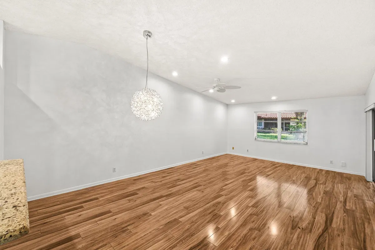 Residence photo 4