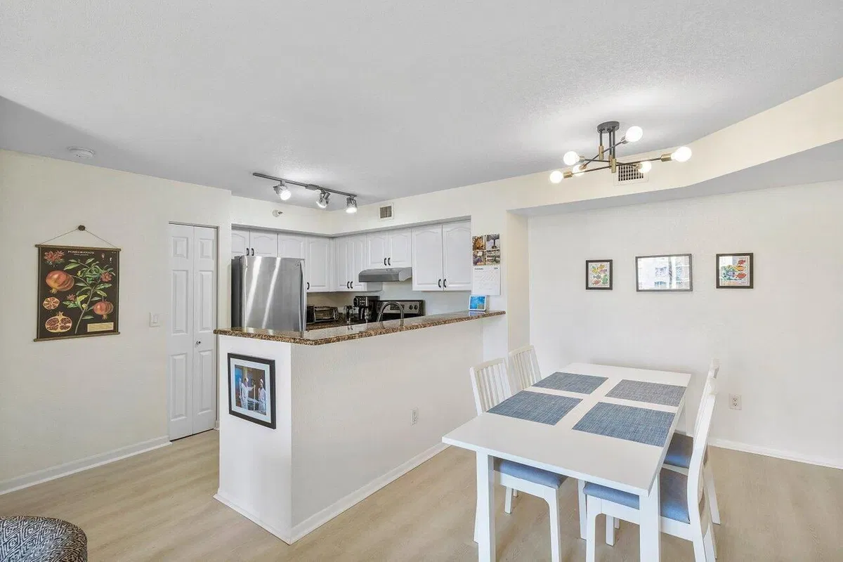 Unit 206 photo 10