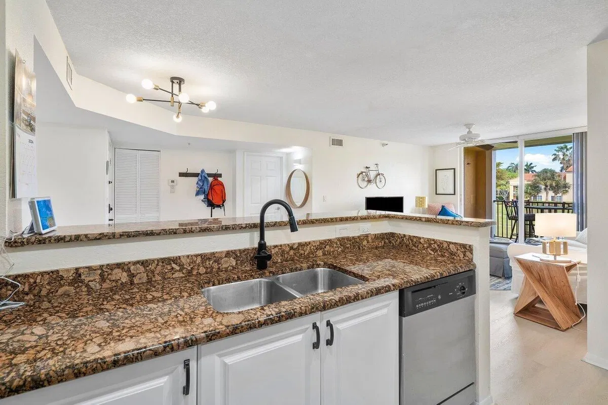 Unit 206 photo 13