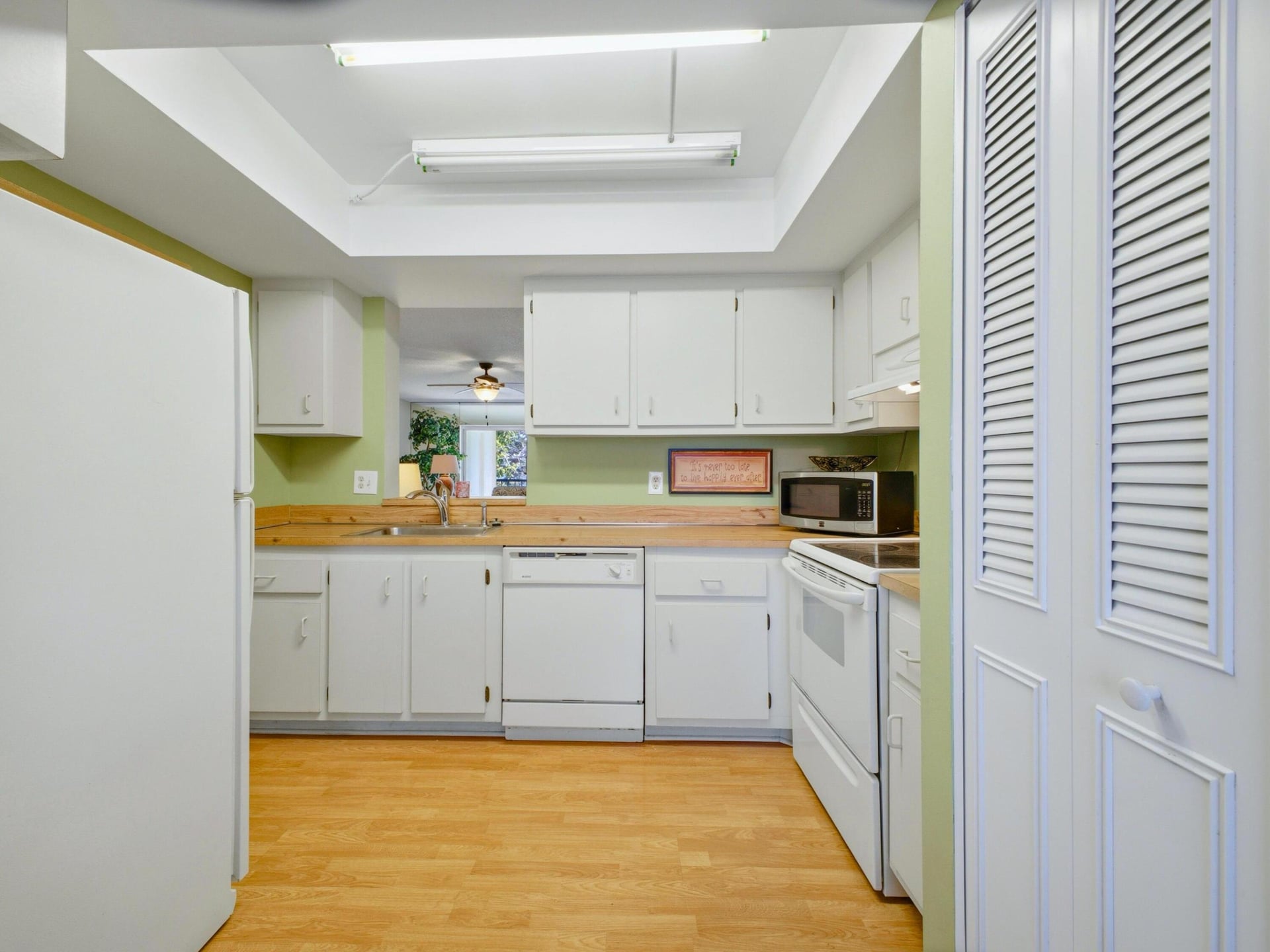 Unit 2040 photo 7
