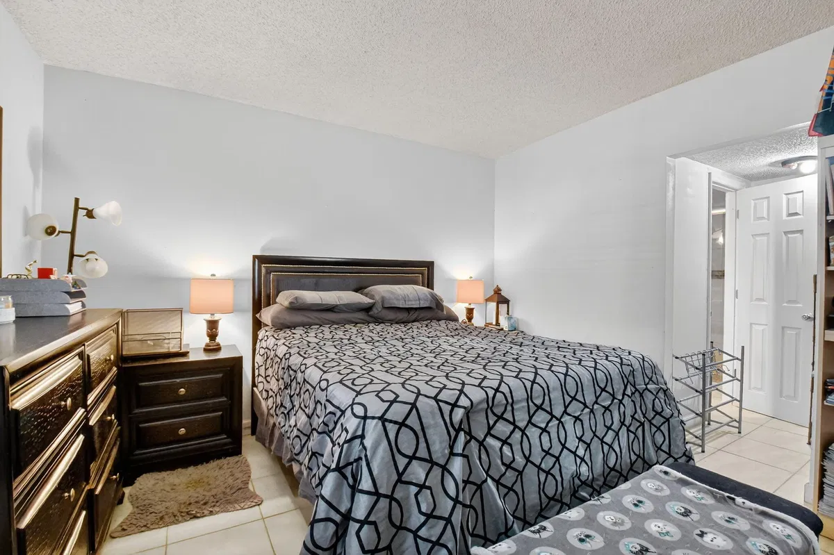 Unit 105 photo 16