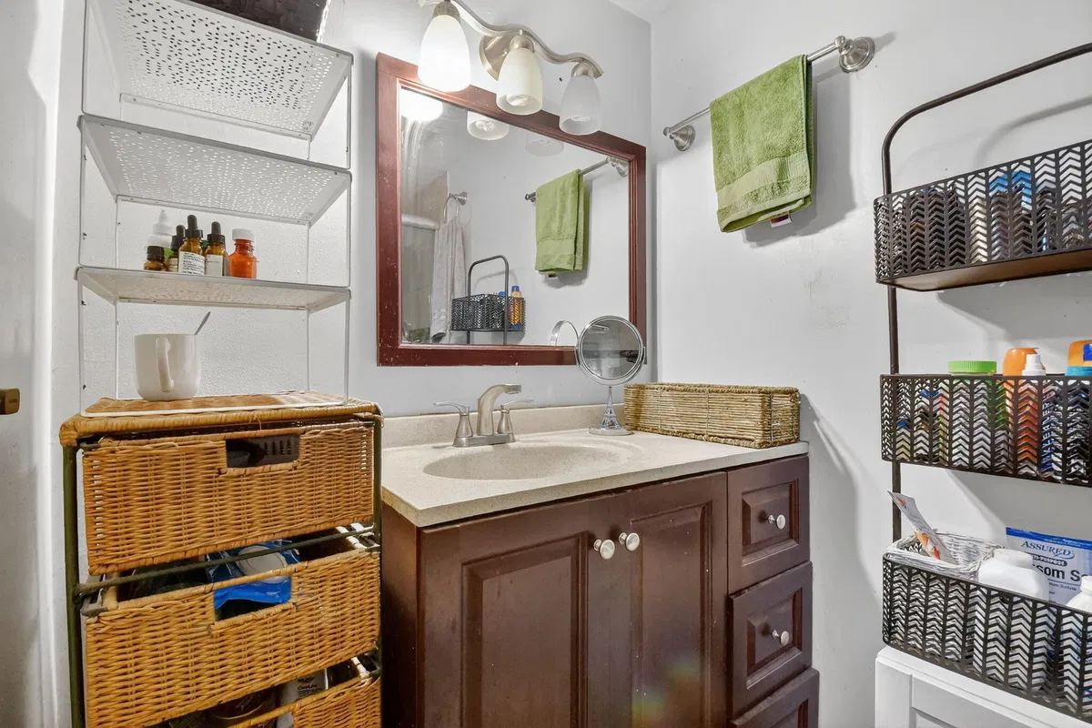 Unit 105 photo 19