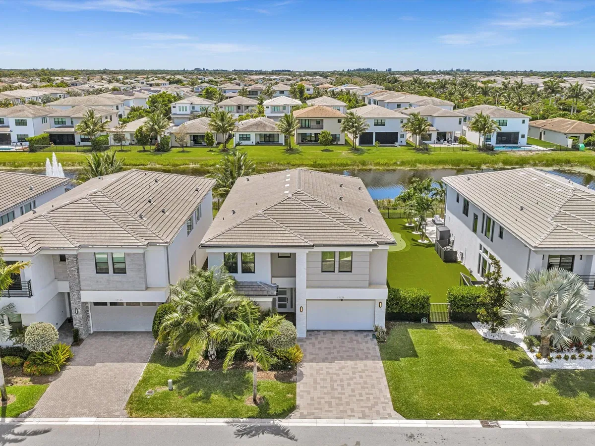 Boca Bridges Residence photo 10