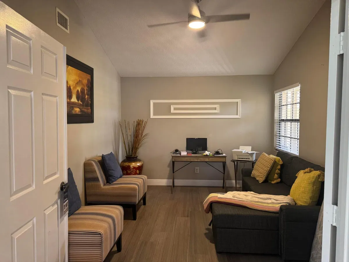 Residence photo 16