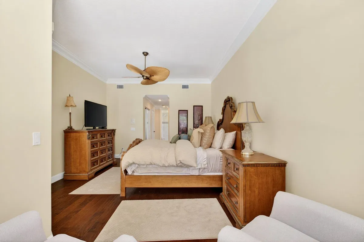 Residence photo 43