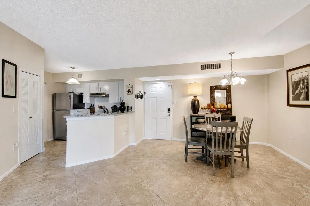 Unit 204 photo 4