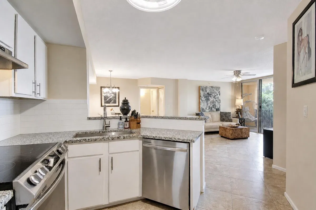Unit 204 photo 7