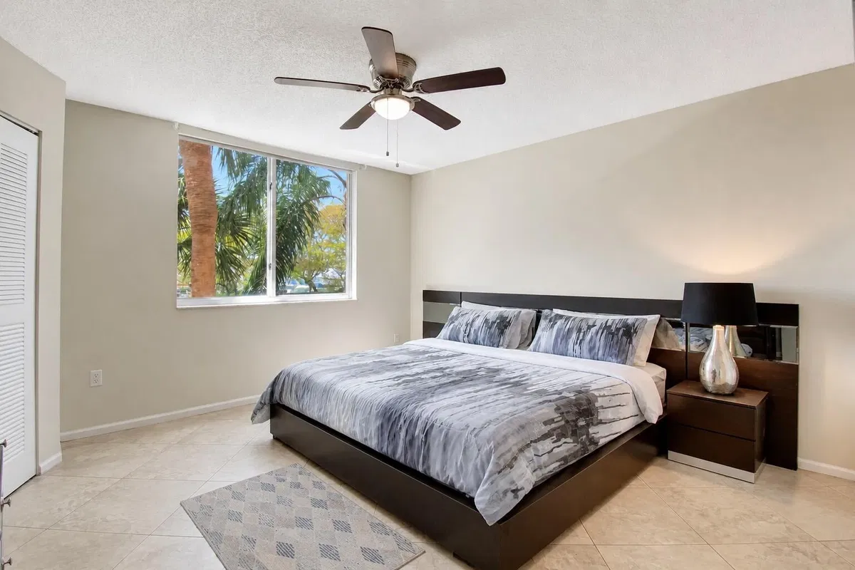 Unit 204 photo 10