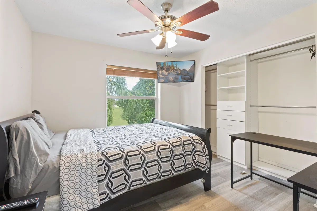 Residence photo 19